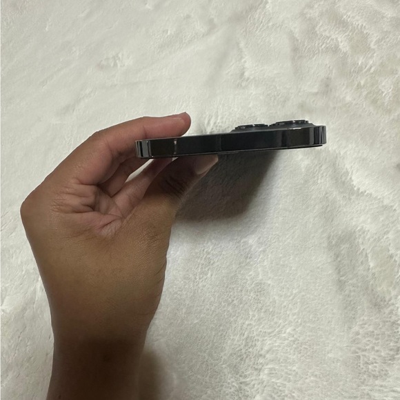 12 pro max phone SALE‼️ 128GB. NO BOX NO BOX NO BOX ONLY DE CELLPHONE AND CABLE - Picture 5 of 11